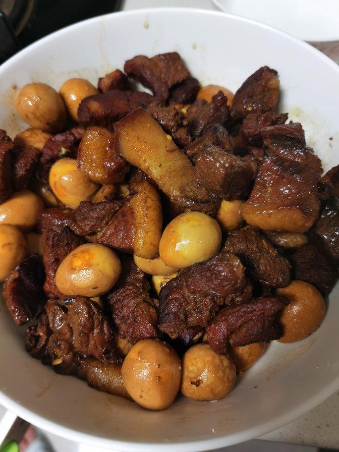 加了鹌鹑蛋后，这盘红烧肉，美味的逆天啦——鹌鹑蛋烧肉（孔瑶食谱）