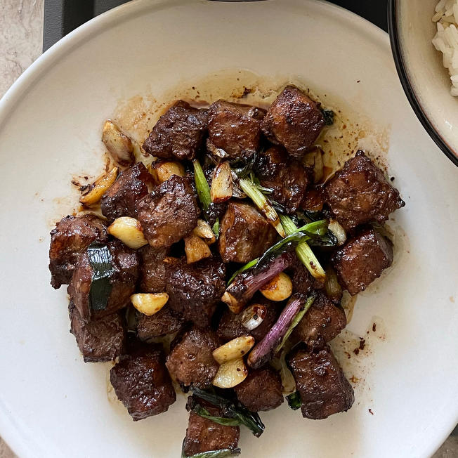 听起来就很好吃的黑椒蒜子牛肉粒