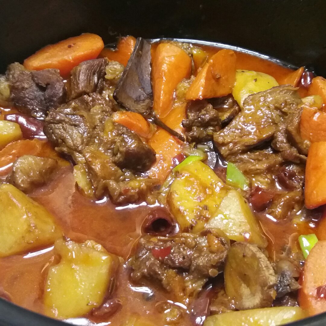 胡萝卜焖牛腩