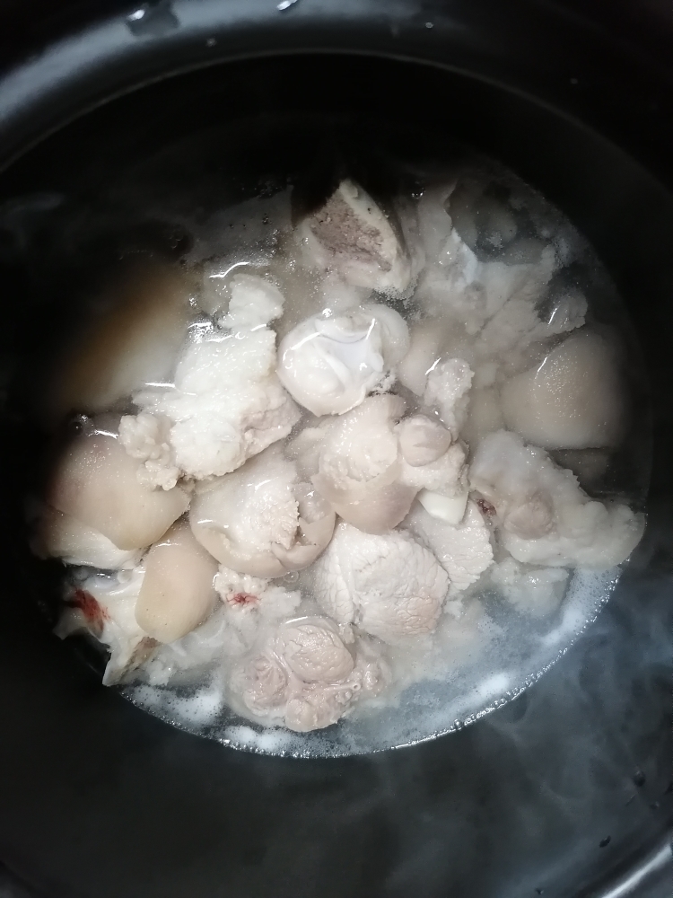 海带黄豆花生猪脚汤的做法 步骤1