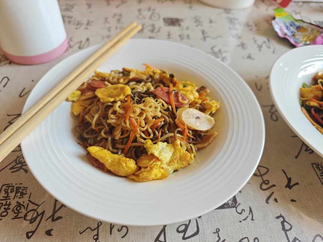 路边摊风味炒方便面