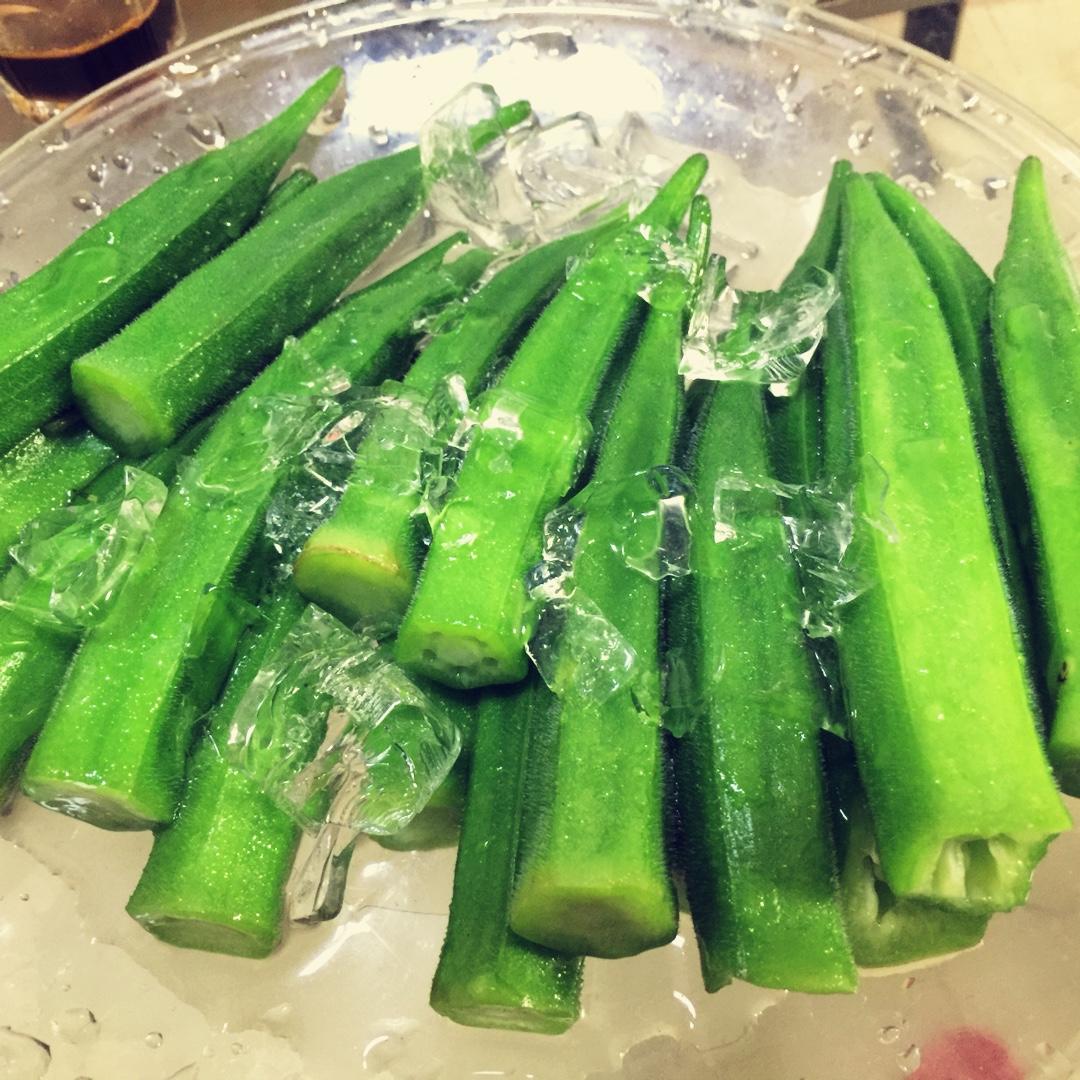 大红棉做的冰镇黄秋葵