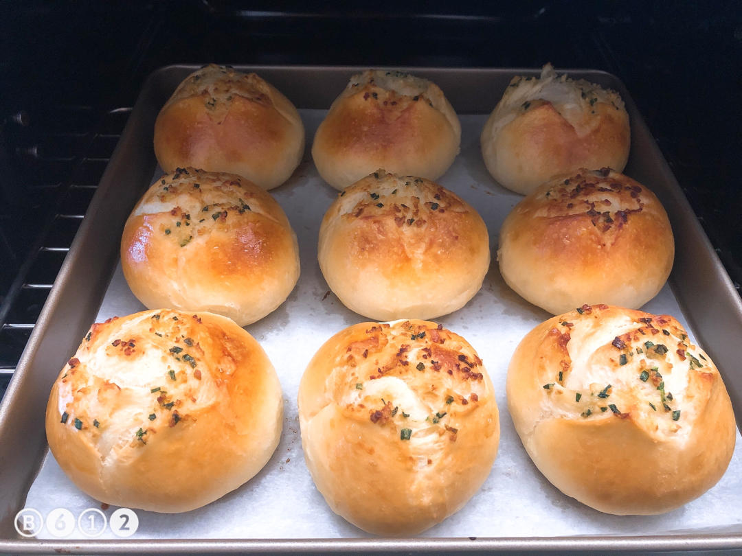 超软的奶酪蒜香餐包