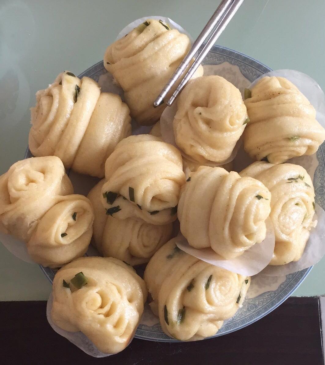 最好吃的火腿葱香花卷—附让葱不变黄的小窍门