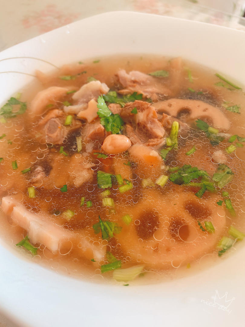 莲藕花生排骨汤