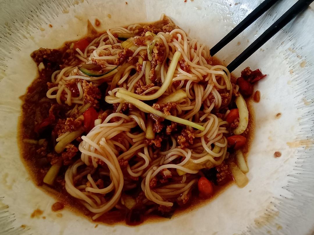 真想让你们尝尝这碗肉酱拌面🍜太香太香了