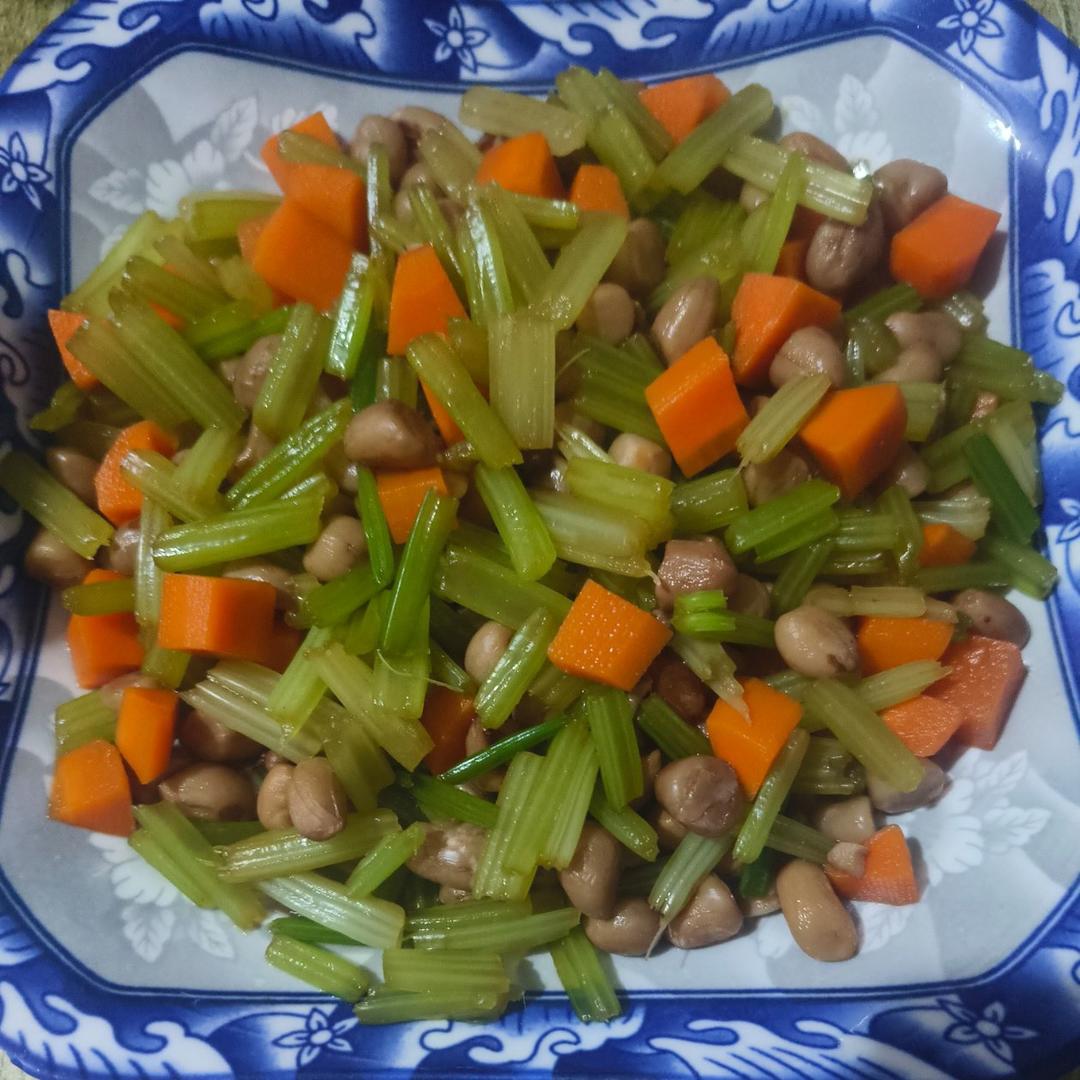 凉拌芹菜花生米胡萝卜