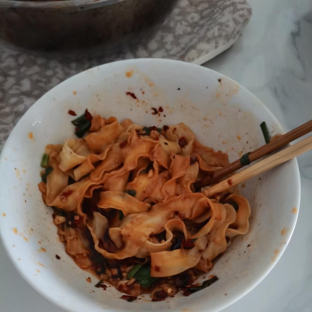 十分钟就能吃上的超简单油泼面