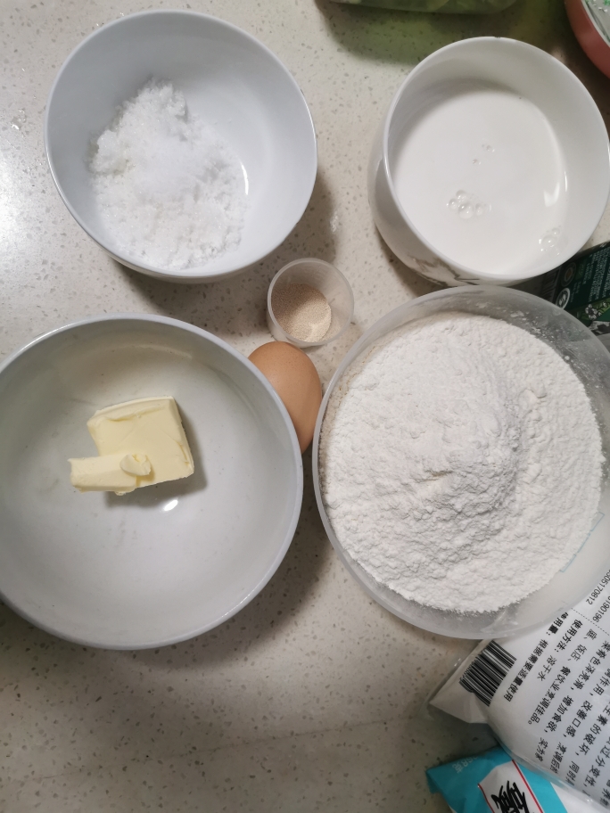 没有面包机和发酵箱的超可爱纯手工日式牛奶面包的做法 步骤1