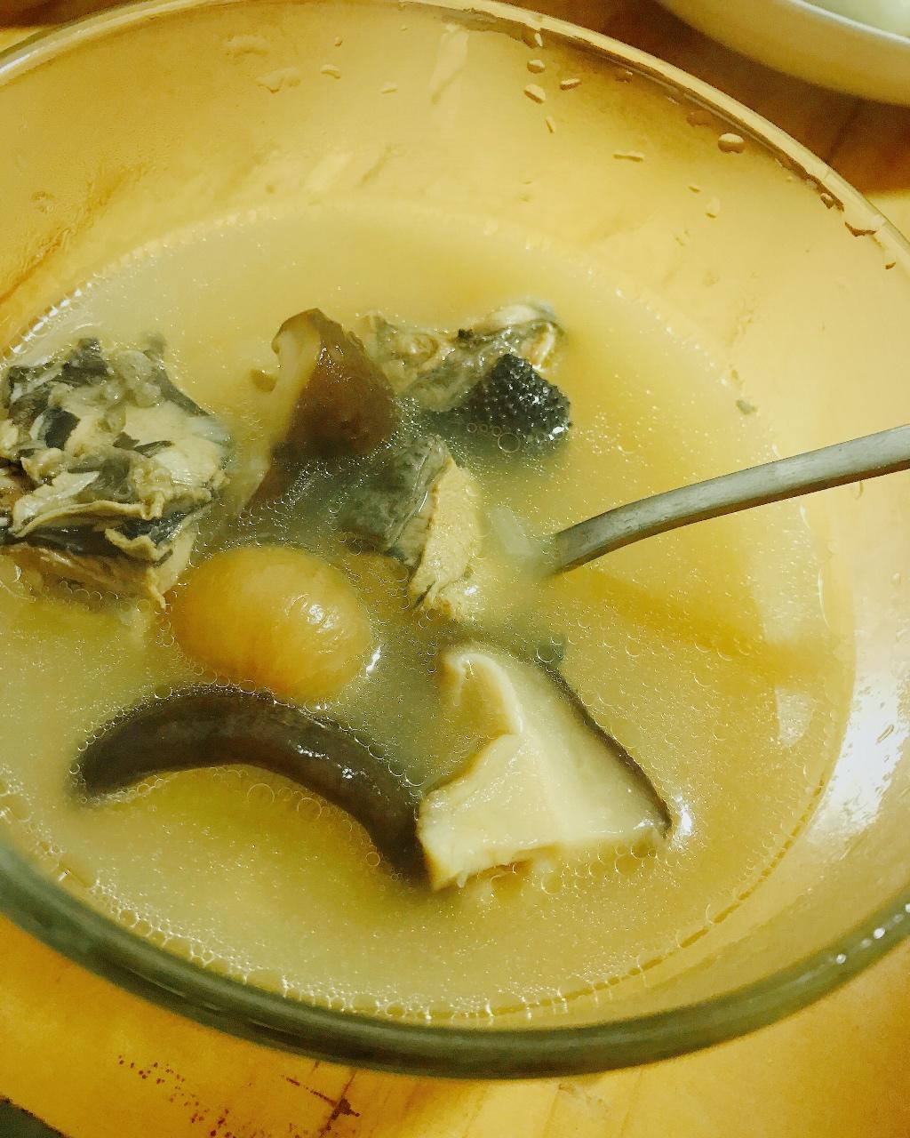 枸杞红枣乌鸡汤