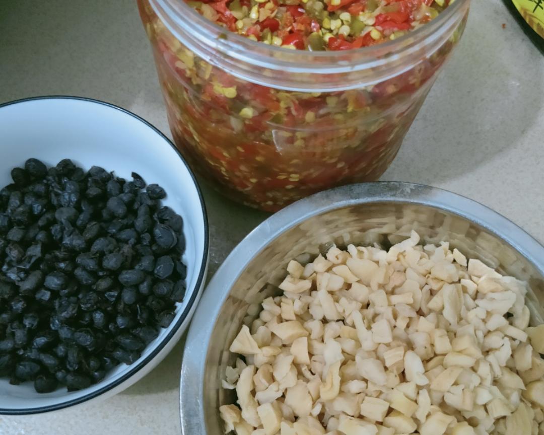 下饭菜~萝卜干豆豉辣椒酱的做法 步骤1