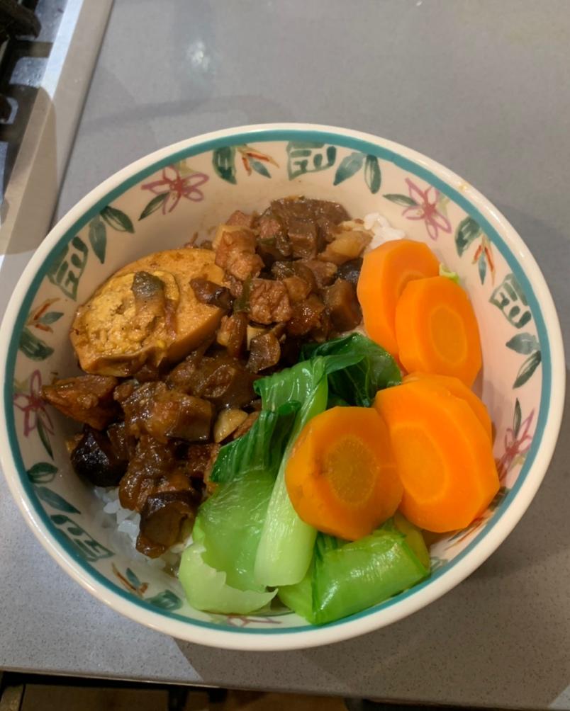 洋葱酥卤肉饭