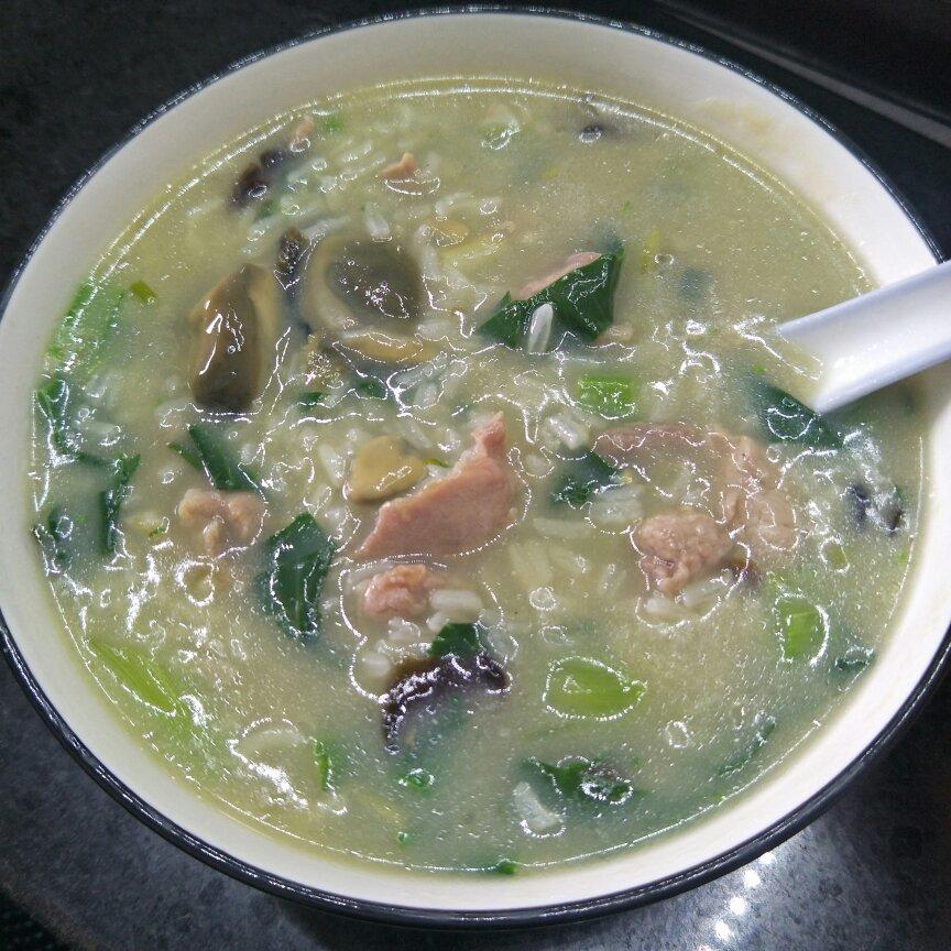 妈妈👩教我做的皮蛋瘦肉粥🥣简单快捷美味😋