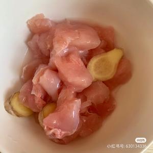 水煮鸡胸肉超嫩做法的做法 步骤1