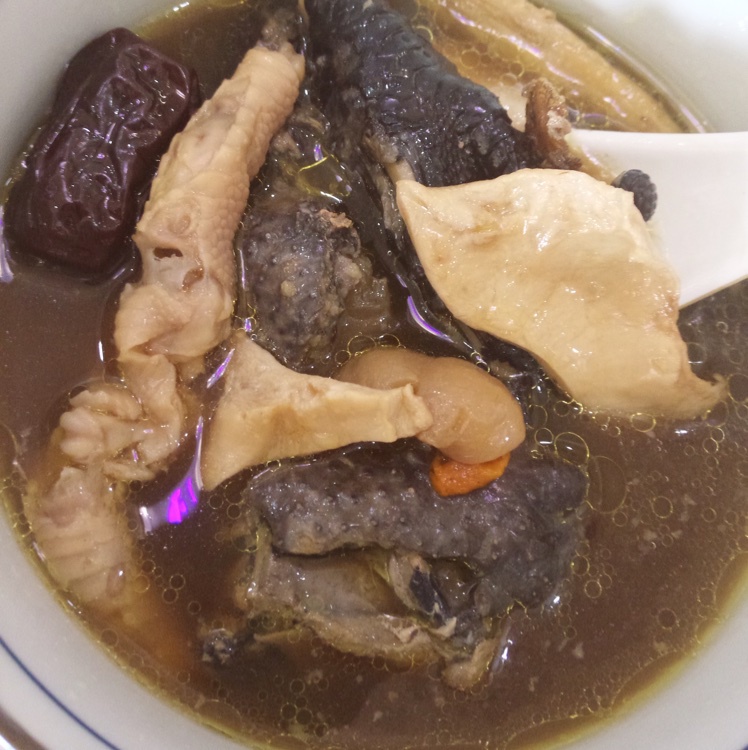 枸杞红枣乌鸡汤