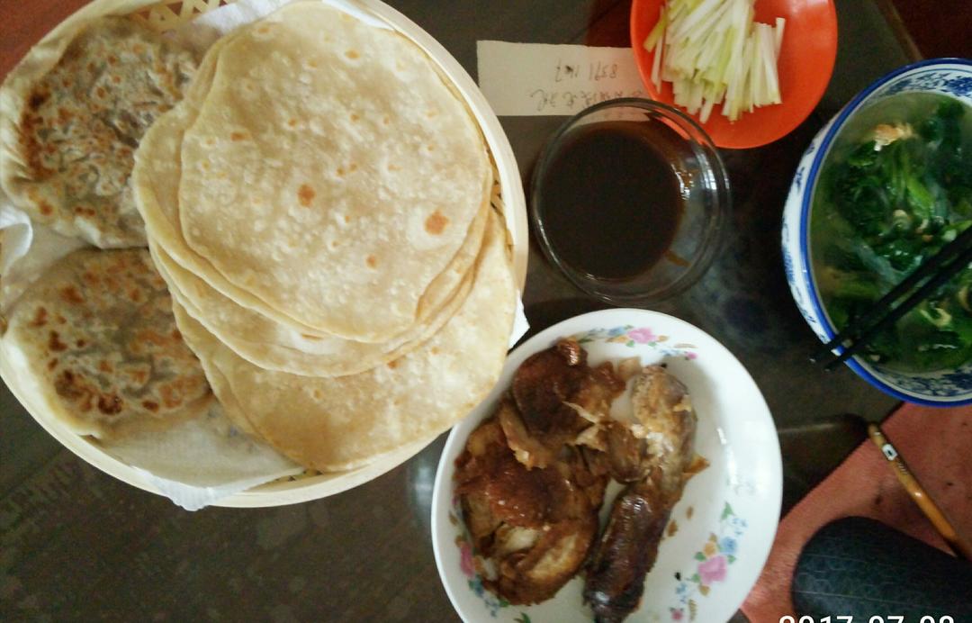 烙春饼(用视频告诉你，这饼有多软)