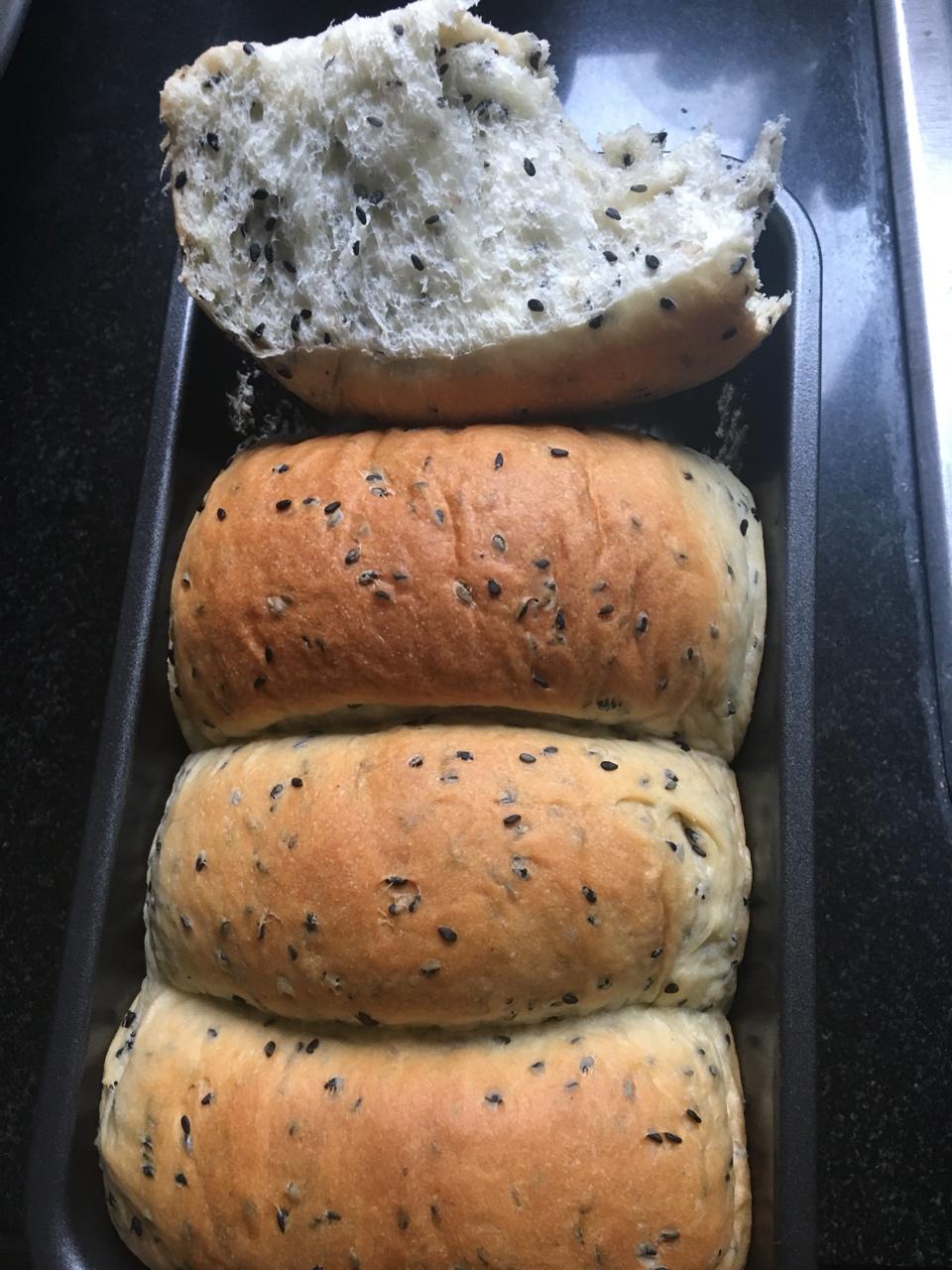 用打发过头的奶油做面包