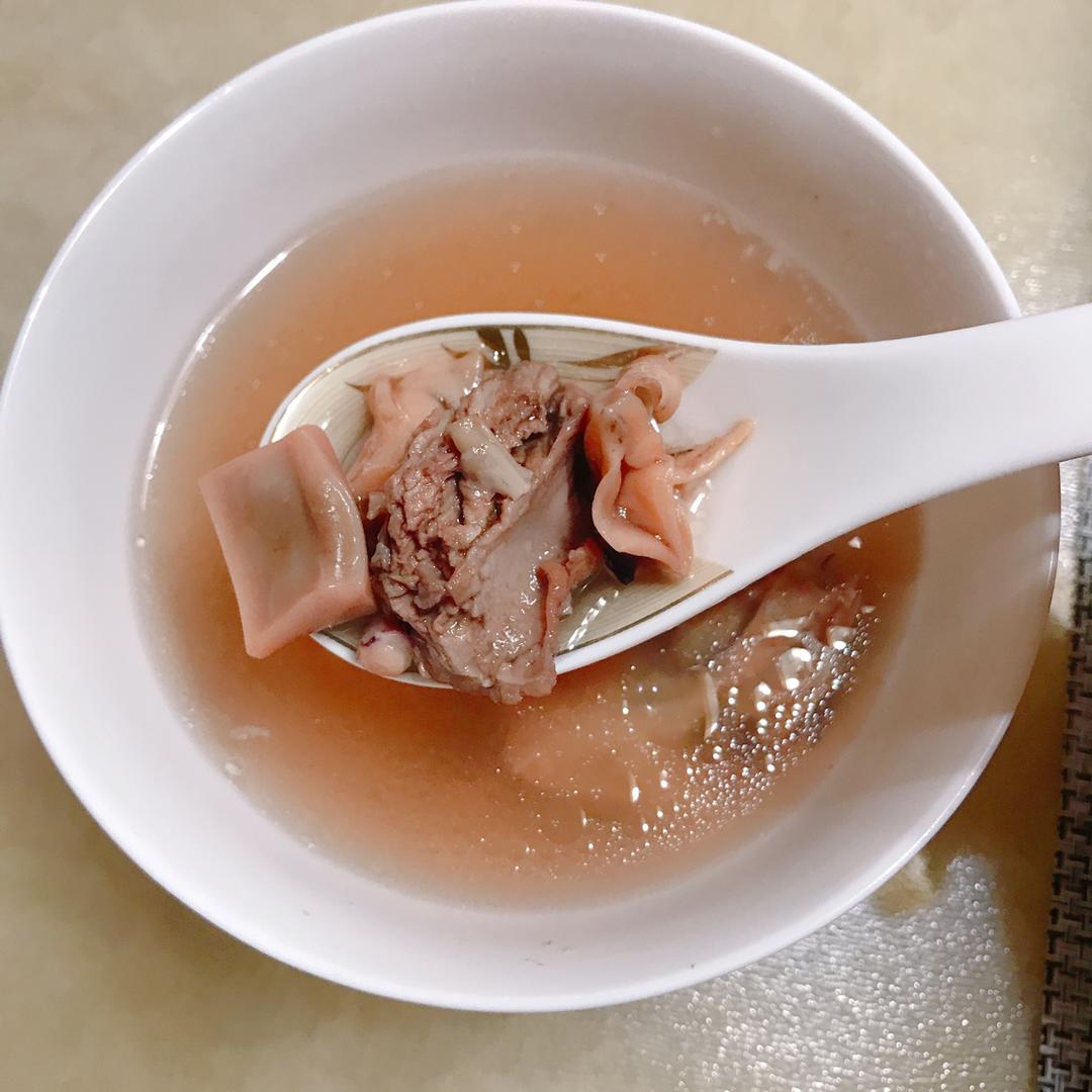 墨鱼排骨花生汤