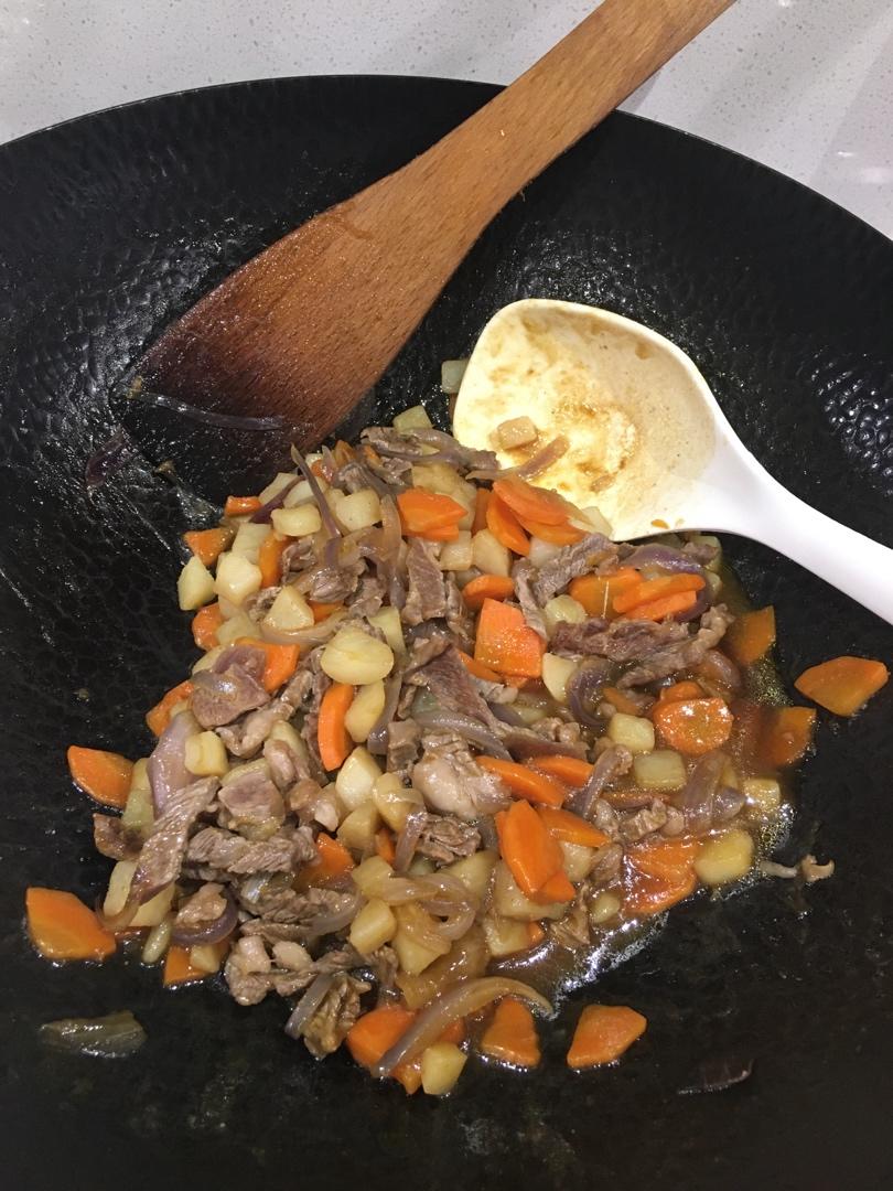 好吃到舔碗底的土豆肥牛拌饭