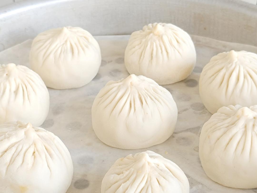 一口惊艳 白菜香肠包