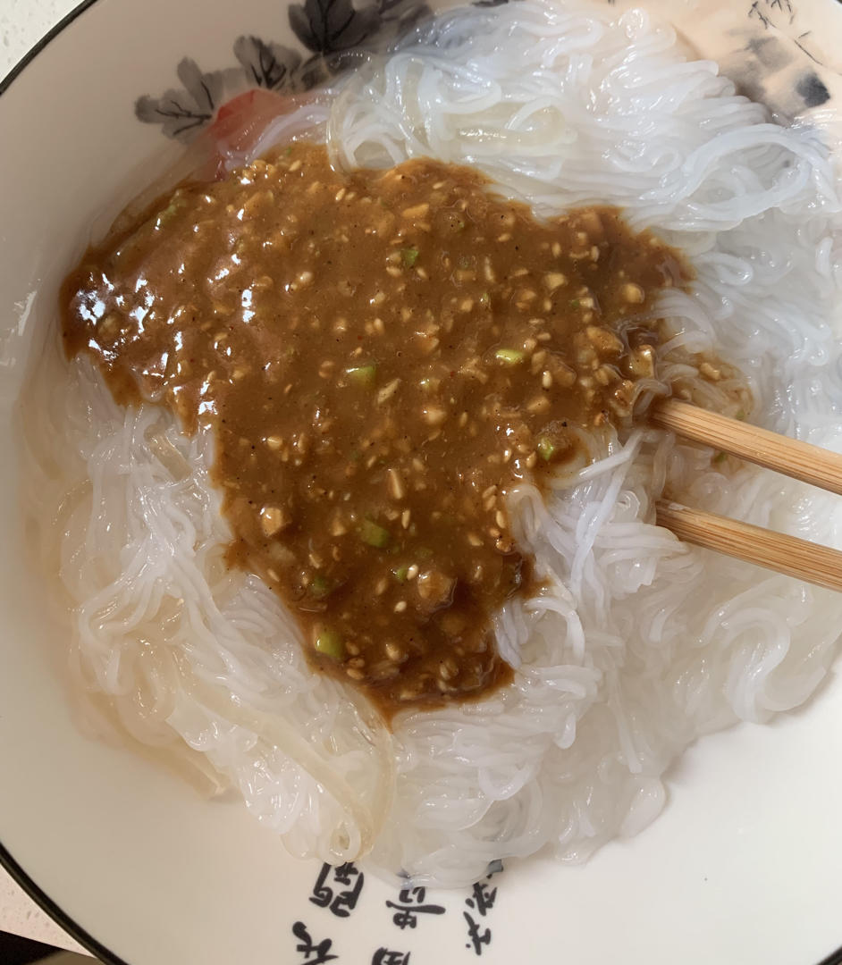 秒杀小夜市的麻酱流汁宽粉