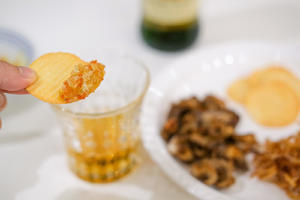 下酒菜拼盘|自制鱿鱼丝&香煎八爪鱼&薯片蘸酱的做法 步骤8