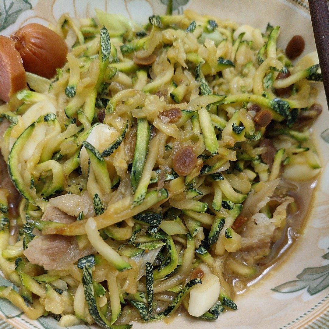 西葫芦炒肉(干锅西葫芦)