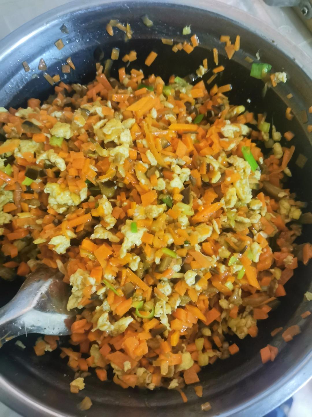 胡萝卜木耳鸡蛋素包子