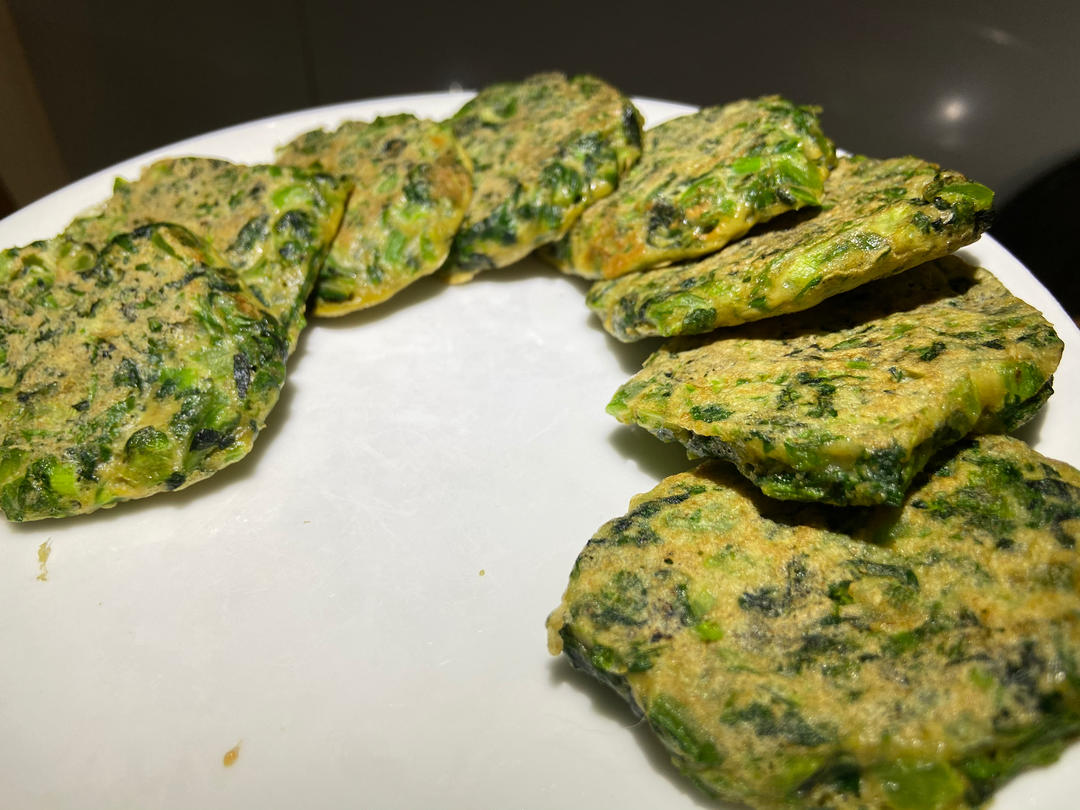 你不一定吃过的莴笋叶鸡蛋饼，快手早餐10分钟上桌