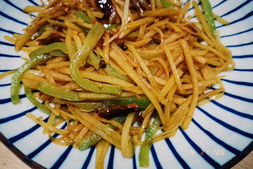 酸辣土豆丝（绝对清脆爽口，比外面卖的好吃，有诀窍！）