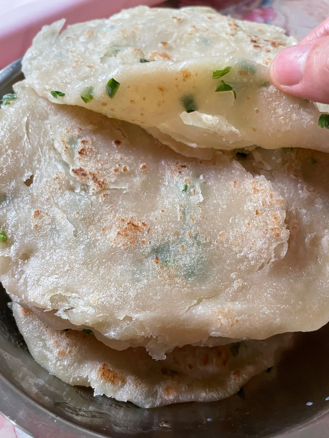 家常葱油饼 柔软多层 凉了也不硬 附细节视频详解