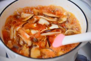 味鲜汤浓的番茄菌菇豆腐汤的做法 步骤14
