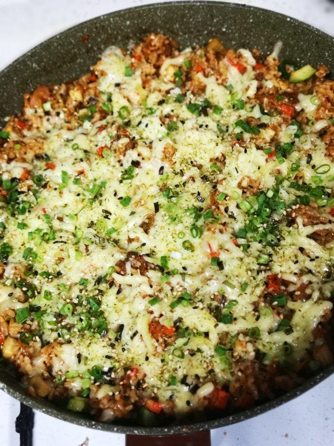 哇…平底锅就能搞定的奶酪泡菜炒饭