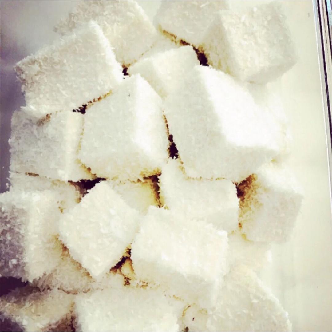 王翩翩做的椰奶小方