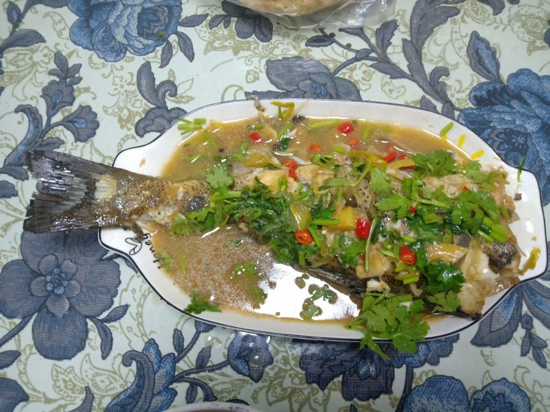 红烧鲈鱼