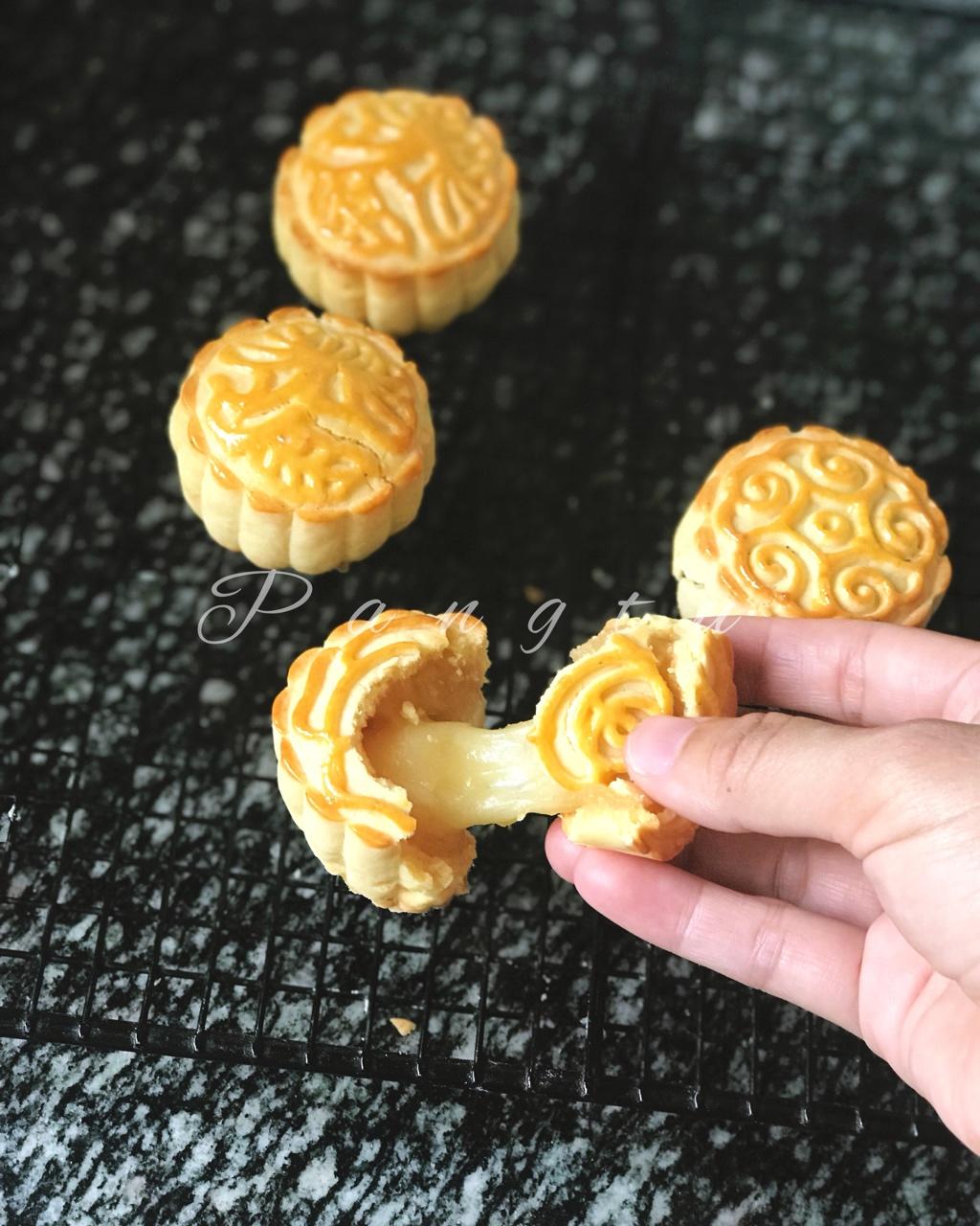 奶黄拉丝月饼