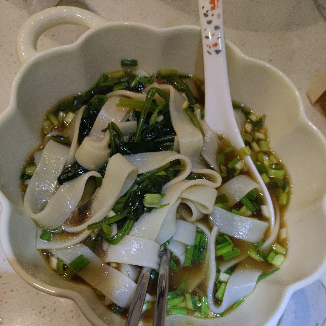 直击灵魂的懒人开胃面条 ｜ 酸汤面