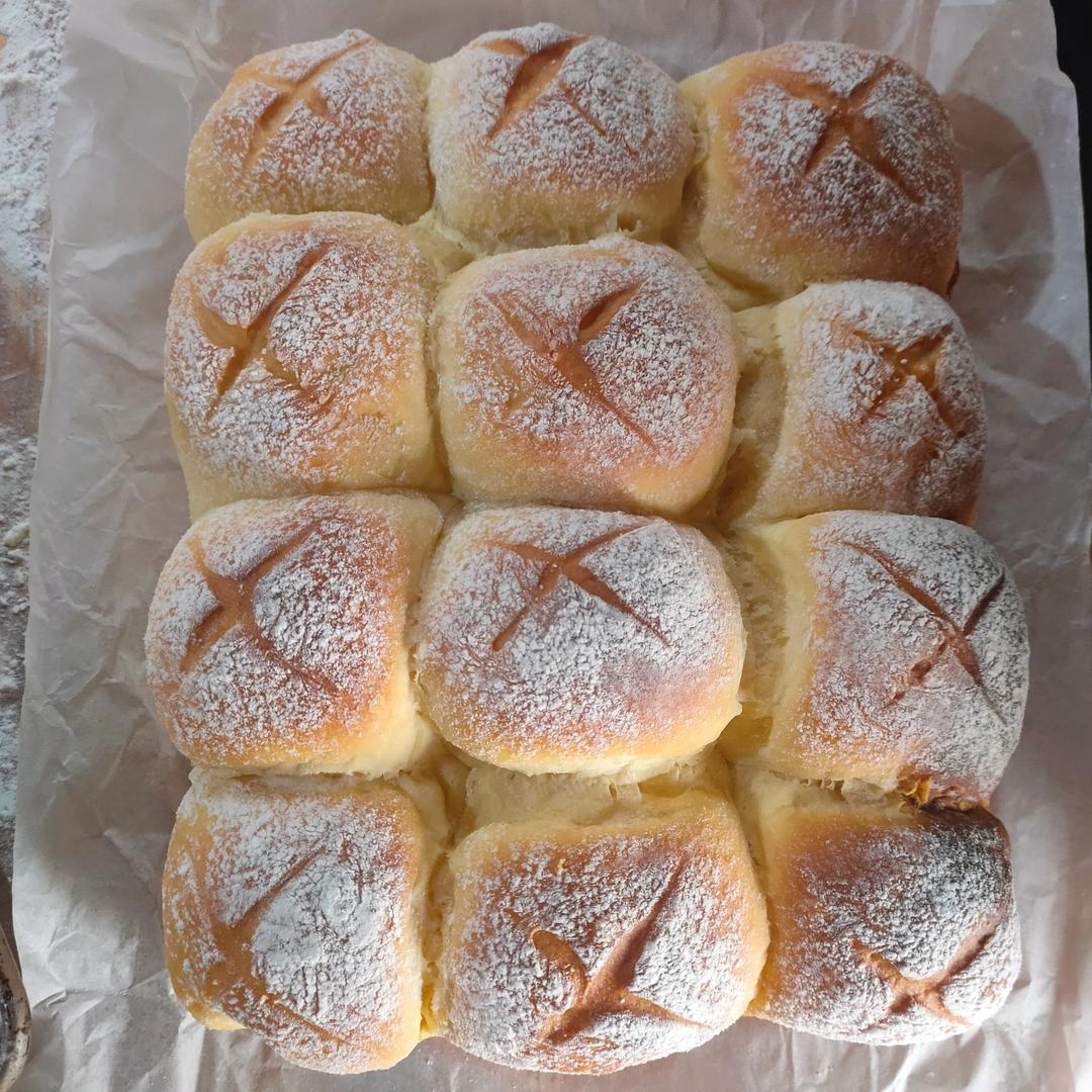 消耗淡奶油的奶油小餐包