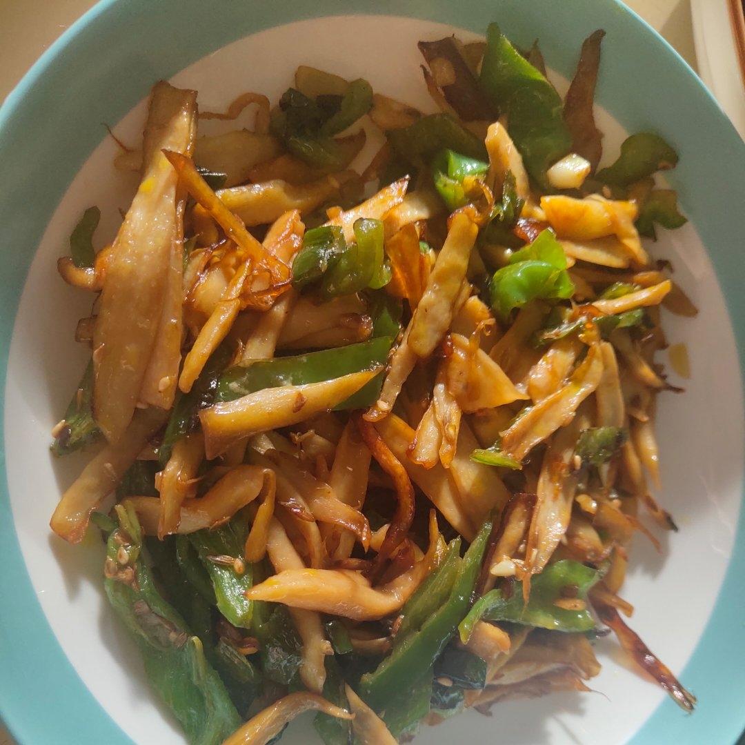 青椒素炒杏鲍菇