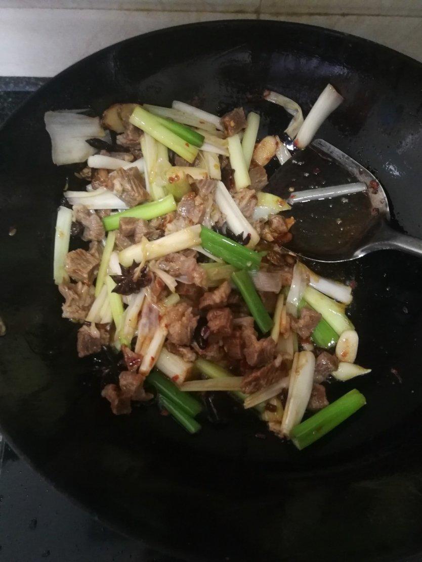 家常红烧牛肉炖土豆