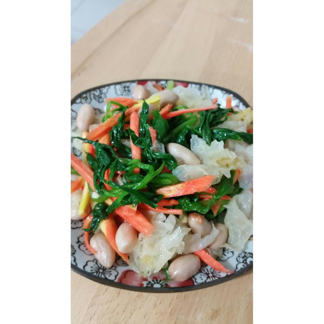 凉拌芹菜花生米胡萝卜