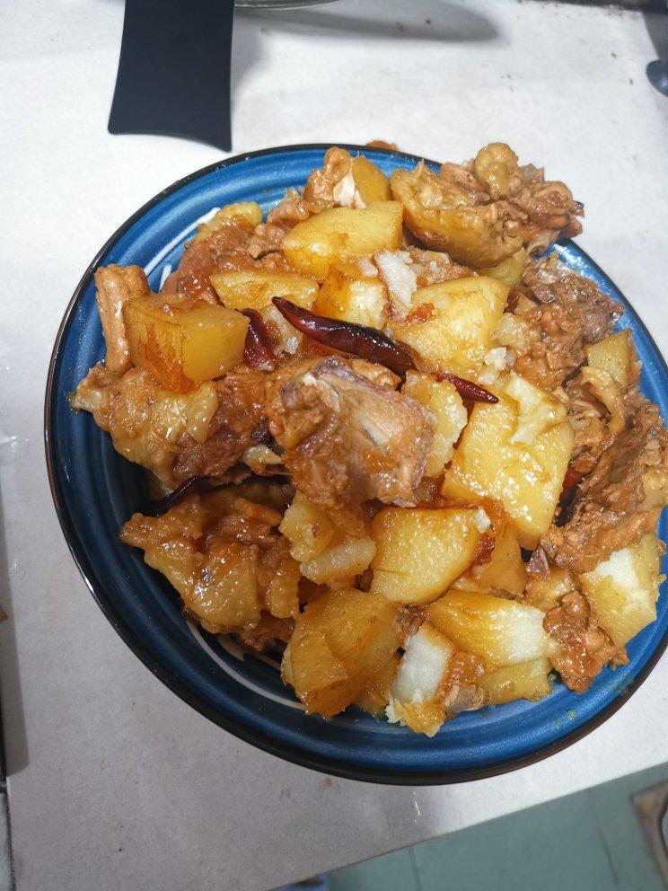 鸡肉炖土豆