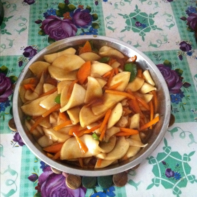 青椒炒鸡腿菇
