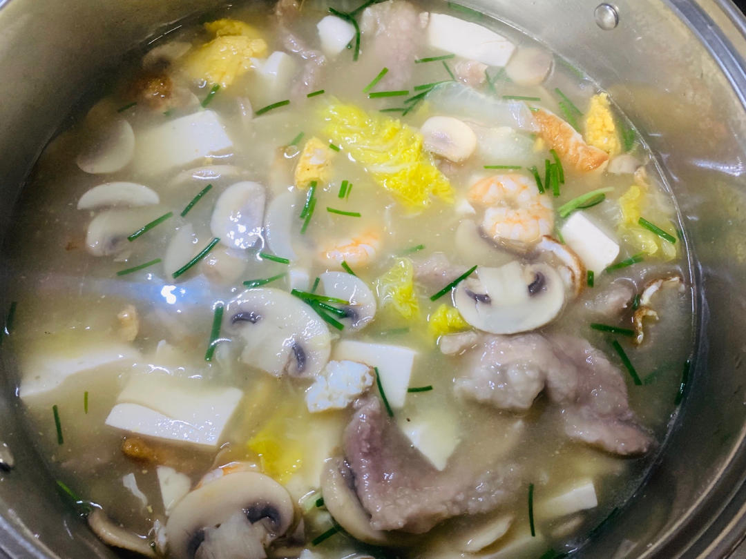 鲜虾菌菇豆腐汤