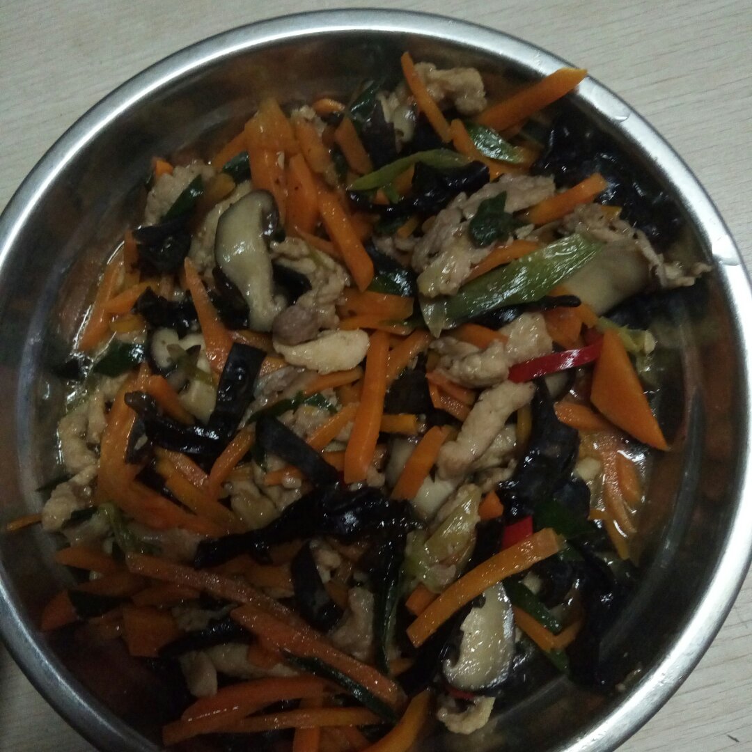 胡萝卜木耳炒肉丝