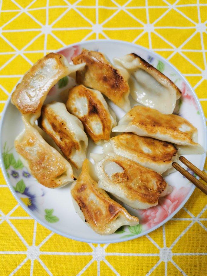 上海味道的鲜肉锅贴
