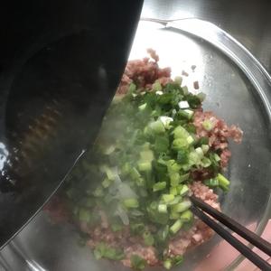 韭菜肉火烧的做法 步骤3