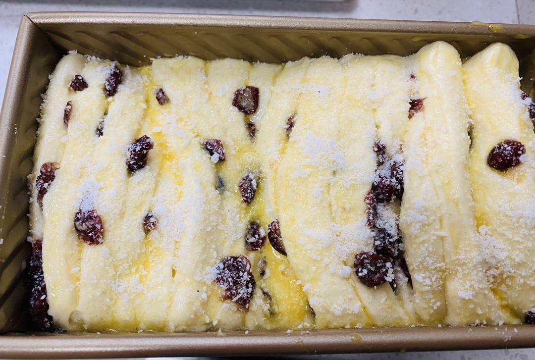 手撕蔓越莓炼乳吐司