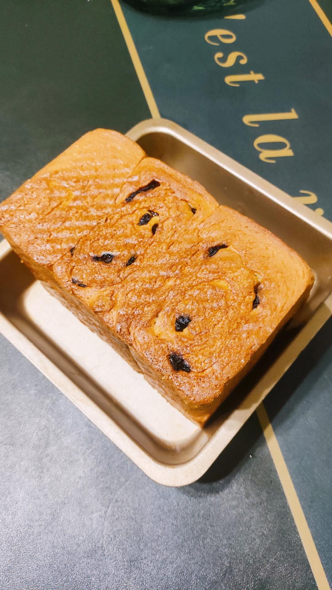 我最近每天做一个的葡萄干吐司，真的超松软好吃！