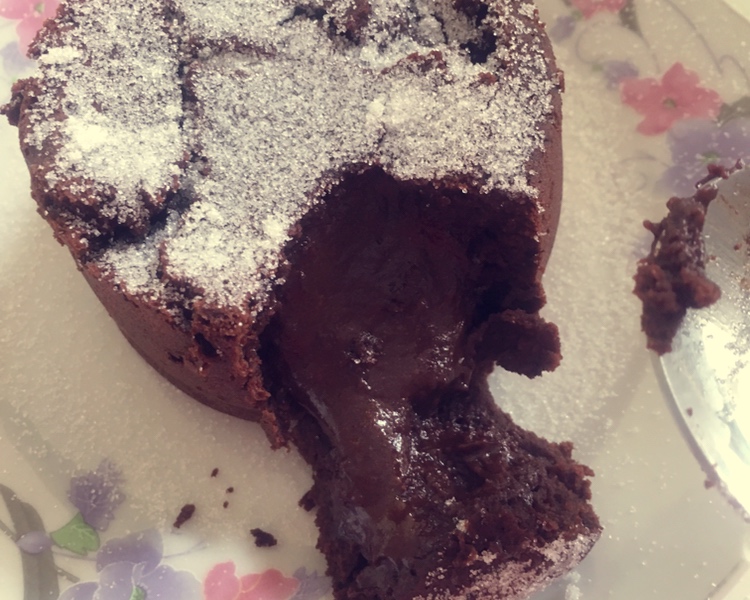 简单又高级的巧克力熔岩蛋糕